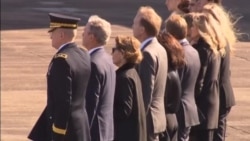 Restos de Bush vuelan a Washington DC para ceremonias