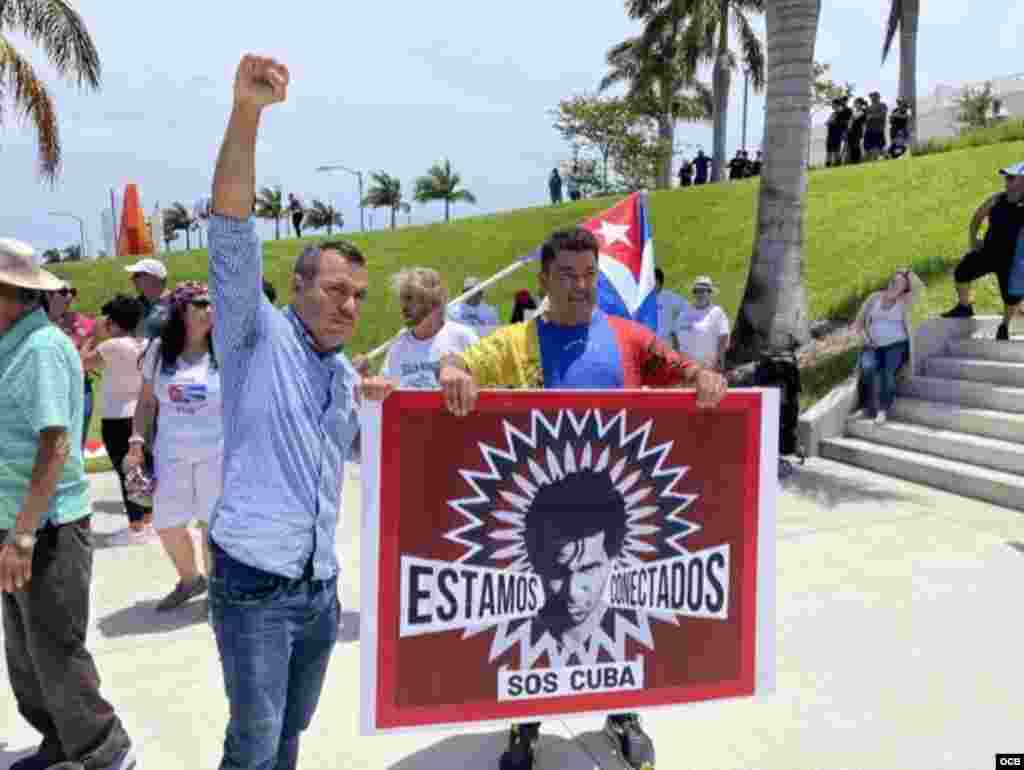 Manifestantes venezolanos en Palm Beach