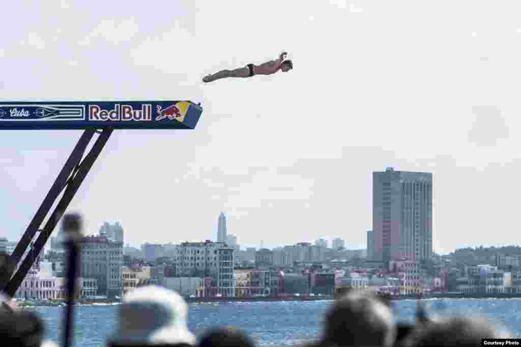Artem Silchenko en acción durante los entrenamientos.