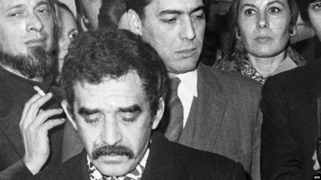 García Márquez y Vargas Llosa detrás