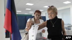 Residentes votando en Donetsk, Ucrania, el 8 de septiembre de 2023. (Agencia AFP).