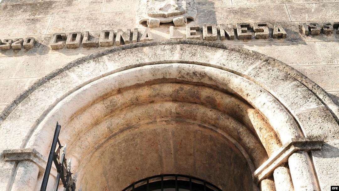 El panteón de la colonia leonesa en el cementerio Colón de La Habana (Cuba).