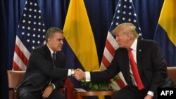 El presidente de colombia, Iván Duque, saluda al presidente de EEUu, Donald Trump, durante un encuentro en la sede de Naciones Unidas, en Nueva York, en septiembre de 2018.