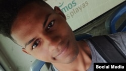 Ankeilys Guerra, joven cubano detenido el 14 de enero de 2026 en su vivienda por expresar en redes sociales su postura a favor de un cambio político en Cuba. 