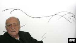 Fotografía de archivo del 14 de diciembre de 2007 que muestra al arquitecto brasileño Óscar Niemeyer en la ciudad de Rio de Janeiro, Brasil. 