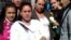 Kirenia Díaz con otros cubanos en la frontera de México y EEUU. 