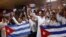 Médicos cubanos llegan al Aeropuerto Internacional José Martí de La Habana el sábado procedentes de Bolivia (Foto: Reuters).