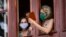 Siguen en aumento los casos de coronavirus en la isla. (AP/Ramón Espinosa)