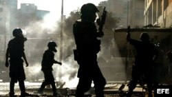 Guardias venezolanos patrullan las calles. Archivo