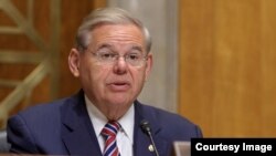 Senador Bob Menendez por New Jersey.