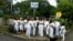 Berta Soler y otras 25 Damas de Blanco se congregaron este viernes frente al Tribunal que debía juzgar a Sonia Garro (A. Moya).