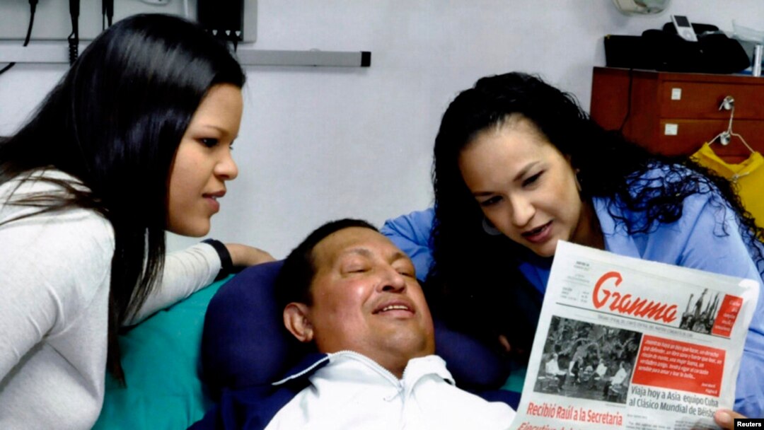 Chávez reaparece por primera vez desde su operación
