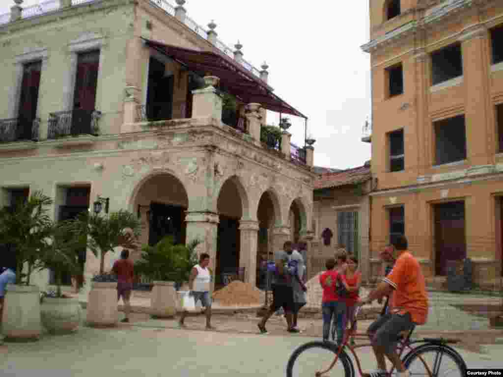 Recorrido por la ciudad de Camagüey. Esquinas de las calles Maceo y General Gómez.