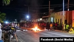 Decenas de personas se reunieron para exigir fin de los cortes eléctricos.