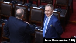 El embajador de EEUU en Argentina, el cubanoamericano Peter Lamelas.