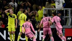 Un gol del uruguayo Luis Suárez en tiempo de descuento salvó a las garzas rosadas de una inminente derrota / Foto: Mark Zalesk (AP)