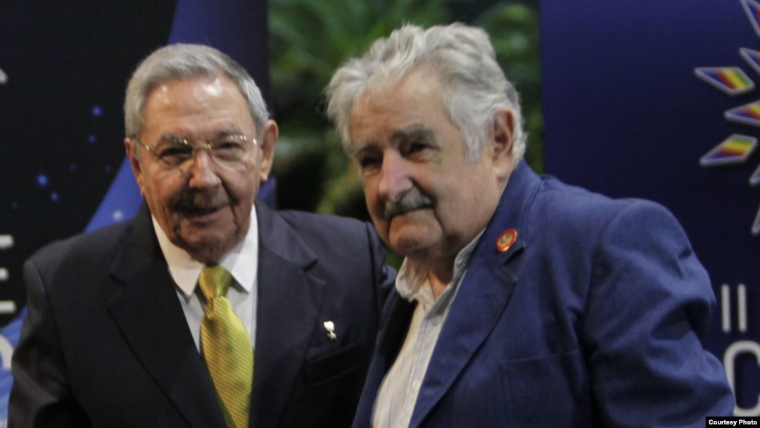 Raúl Castro y José Mujica durante la II Cumbre de la CELAC en La Habana.