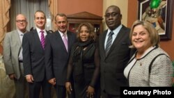 Orlando Gutierrez Boronat, Mario Diaz-Balart, John Boehner, Yris García Pérez Aguilera, Jorge Luis García Pérez "Antunez" e Ileana Ros-Lehtinen (i-d).