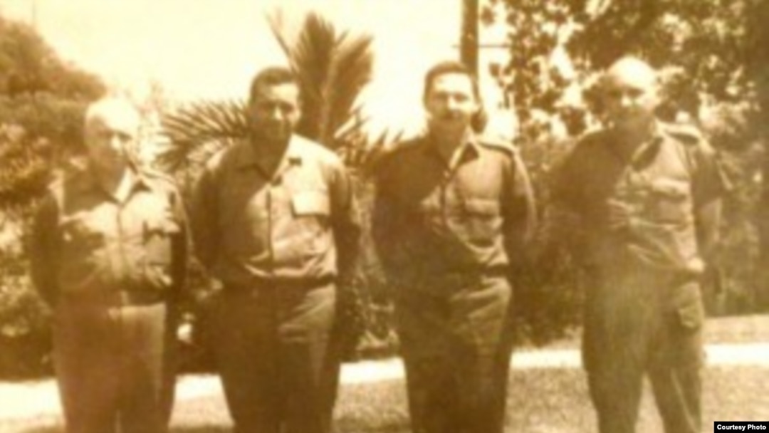Ángel Martínez Riosola a la izquierda. 