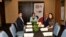 La subsecretaria para Asuntos del Hemisferio Occidental del Departamento de Estado, Kimberly Breier (al centro) junto a la activista Rosa María Payá. (TWITTER).