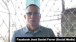 José Daniel Ferrer, en su vivienda, en el reparto Altamira de Santiago de Cuba, tras su salida de prisión. (Captura de video/Facebook)