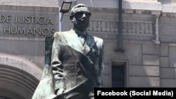 Estatua de Salvador Allende en Santiago de Chile. 