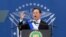 El nuevo presidente de Panamá, Juan Carlos Varela, pronuncia un discurso después de recibir la banda presidencial.