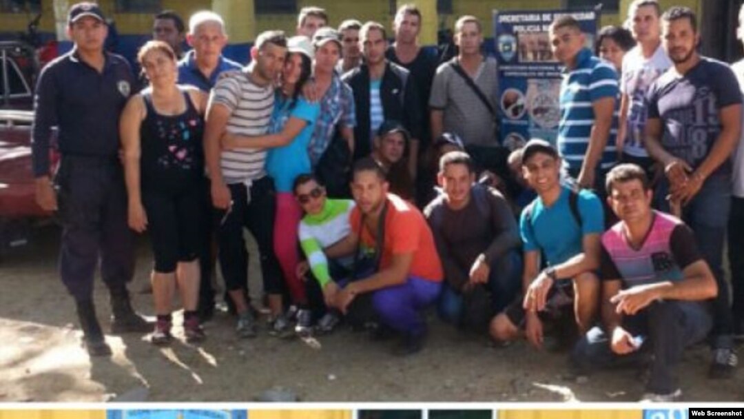 Cubanos de tránsito por Honduras.