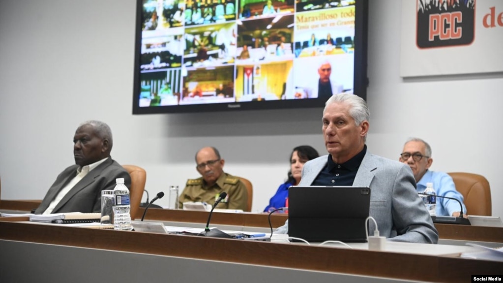 Miguel Díaz Canel y Esteban Lazo presiden el Pleno del Comité Central del Partido Comunista de Cuba en diciembre de 2025.