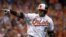 El bateador de los Orioles de Baltimore Nelson Cruz corre por las bases después de batear un jonrón contra los Tigres de Detroit, 2 de octubre.
