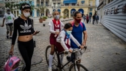 Las autoridades cubanas suspendieron las clases presenciales en las escuelas de 34 municipios del país. (AP/Ramon Espinosa)