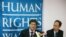 El director ejecutivo de Human Rights Watch para América Latina, José Miguel Vivanco (i), acompañado del subdirector Daniel Wilkinson, habla sobre la situación en Venezuela. Archivo.
