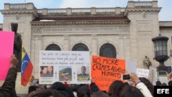 DECENAS DE PERSONAS PIDEN A OEA QUE WDEJE DE MIRAR A OTRO LADO" EN VENEZUELA