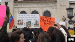 Decenas de personas pidieron a la OEA que deje de mirar a otro lado en la crisis de Venezuela.