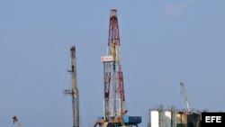 Pozo de petróleo en el litoral norte de La Habana