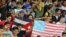 Aficionados asistieron el martes 2 de junio de 2015, a un partido amistoso entre el Cosmos y la selección nacional cubana en el estadio Pedro Marrero de La Habana (Cuba).