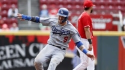 Por fin Yasmani por fin> el cubano Yasmani Grandal firmó por 18.25 millónes con los Cerveceros de Milwaukee y en Cuba hablamos con Fidelito y Deyvis