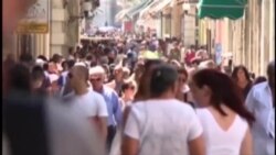 Entre la emigración y la baja natalidad expertos auguran crisis demográfica en Cuba