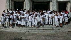 Impiden asistencia de Damas de Blanco a Te literario