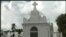 Los sepultureros en Cuba cumplen con su tarea