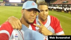 (i-d) Yulieski y su hermano Lourdes Gourriel Jr.