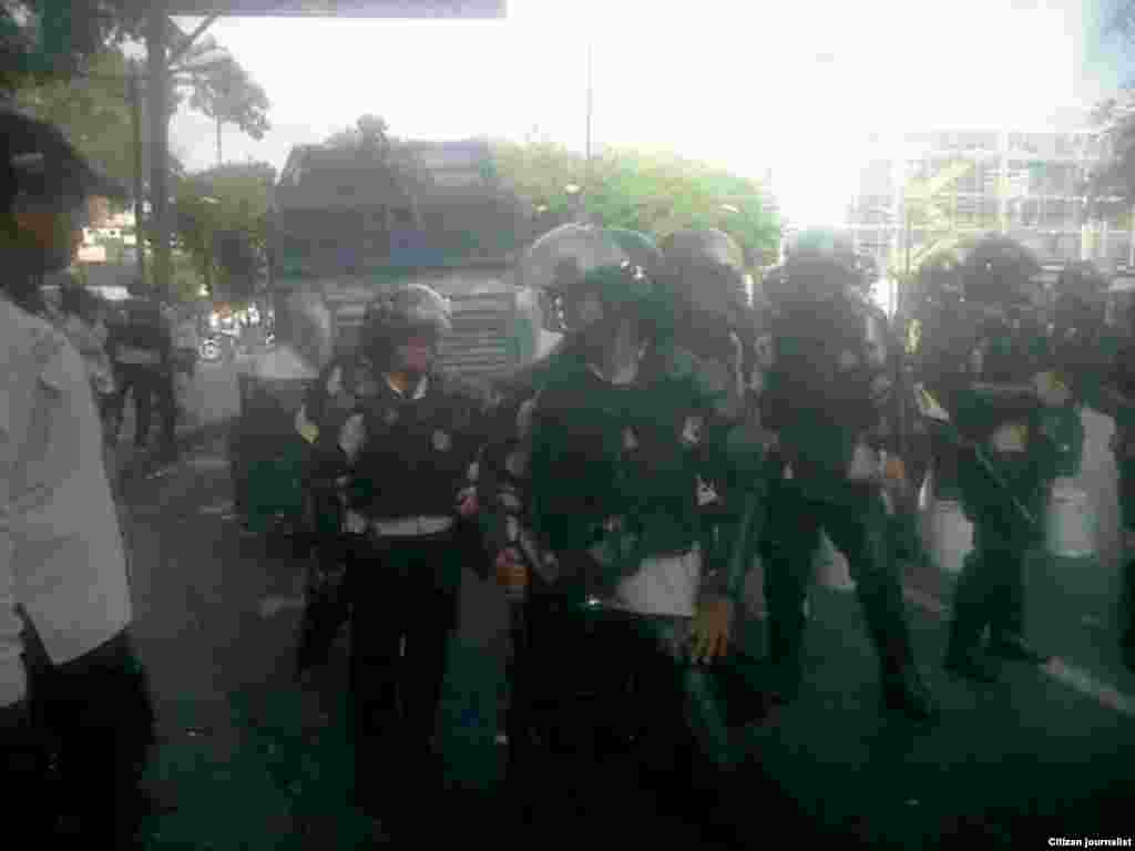 Oposición venezolana en las calles junto a Leopoldo López Plaza Brion fotos Eleonora Bruzual.
