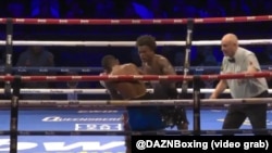 A partir del segundo round, Jadier Herrera logró imponer su ritmo de pelea ante el panameño Ricardo Núñez.