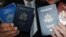 Pasaportes, de Venezuela y Estados Unidos. 