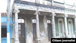 Reporta Cuba. Edificio de la antigua Dirección Municipal de Cultura en Pinar del Río, en peligro de derrumbe. Foto: Claudia C. Ortega.