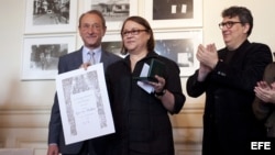 Zoé Valdés durante la entrega del Premio Vermeil en París