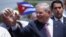 El senador Bob Menendez durante el desfile anual cubano en North Bergen, Nueva Jersey (EEUU).