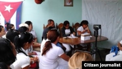 Las Damas de Blanco realizan la votación en Matanzas.