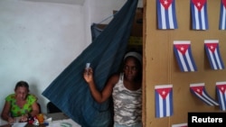 Cubanos votando el 25 de septiembre del 2022 en La Habana. (Reuters/Alexandre Meneghini). 