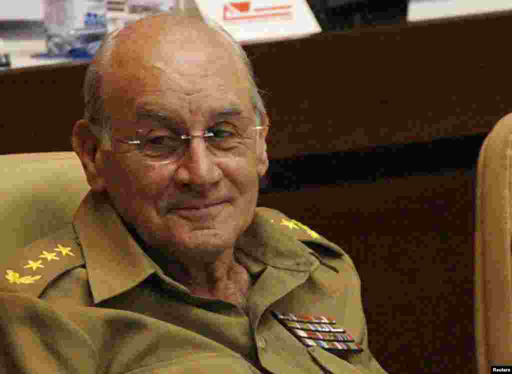 El ministro del Interior, General de Cuerpo de Ejército, Abelardo Colome Ibarra.